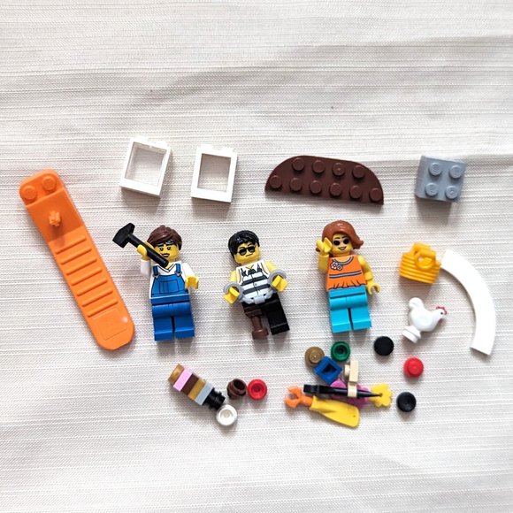 Lego 3 Minifigures and Parts Replacement Set - Picture 1 of 2